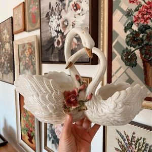 Vintage capodimonte Italy two swans porcelain centerpiece planter